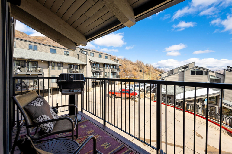 BBQ/picnic area, Central Aspen Condo Walk to Gondola & Ruby Park - LC5, Pitkin