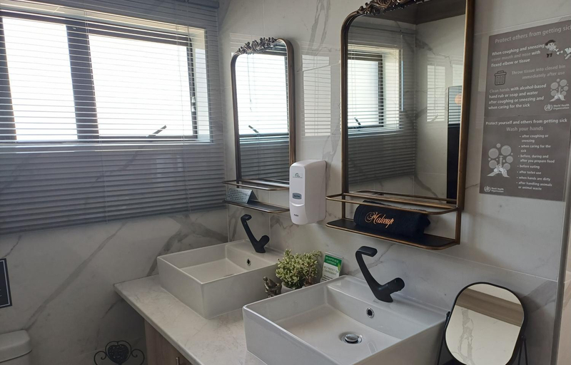 Bathroom 2, De Witte Huis, Thabo Mofutsanyane