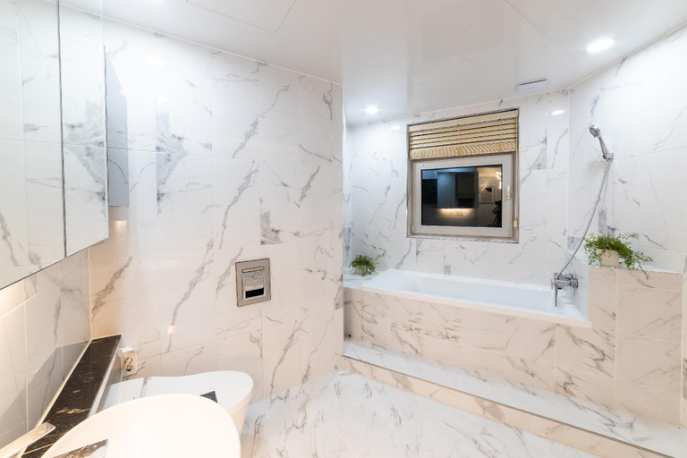 Bathroom 2, Hermen House, Seogwipo