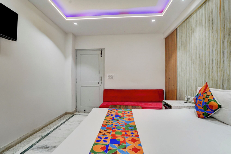 Room 2, Via Red Leaf Stay, Delhi