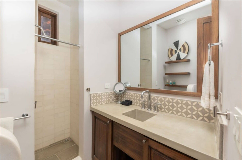 Bathroom 5, Bright, Modern Home with Beach Club Access and Walking Distance to the Beach, Santa Cruz
