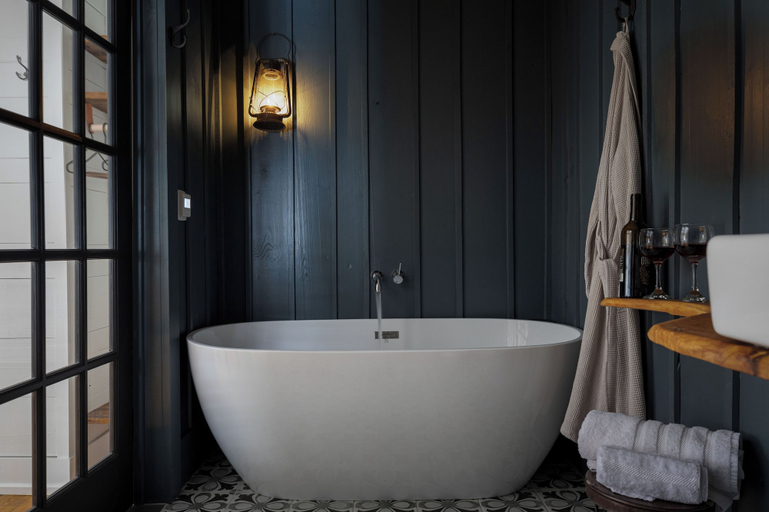 Bathroom 3, Howland House, Ulster