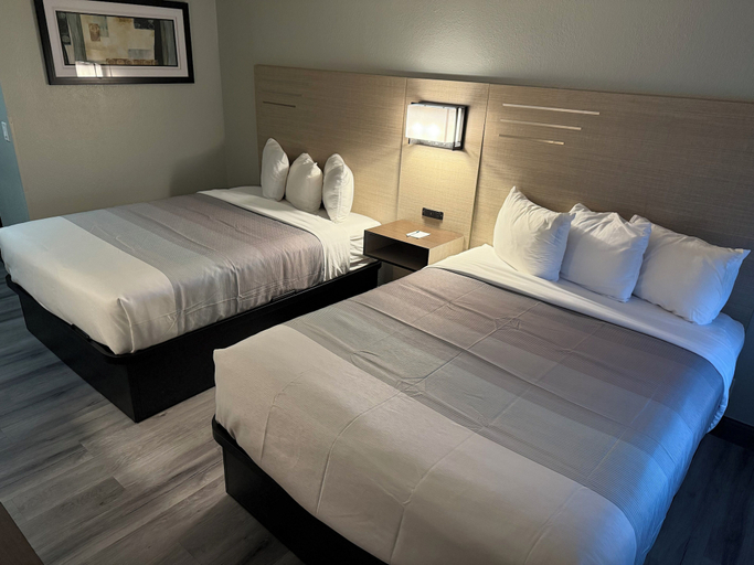 Room 5, Red Lion Inn & Suites Kansas City, Kansas City