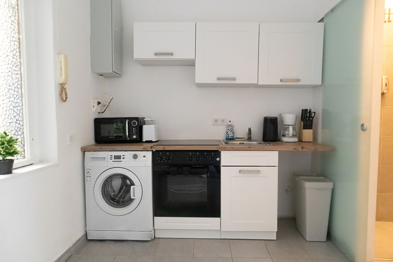 Private kitchen, Stylish Modern 2BR Near Vienna AKH, Wien