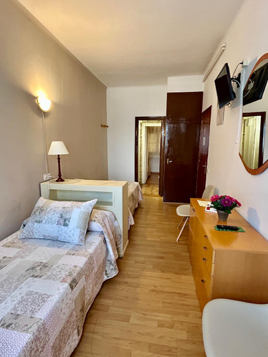 Bedroom 2, Hostal Estacio, Girona