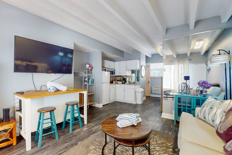 Living area 2, Daytona Ocean Jewels, Volusia