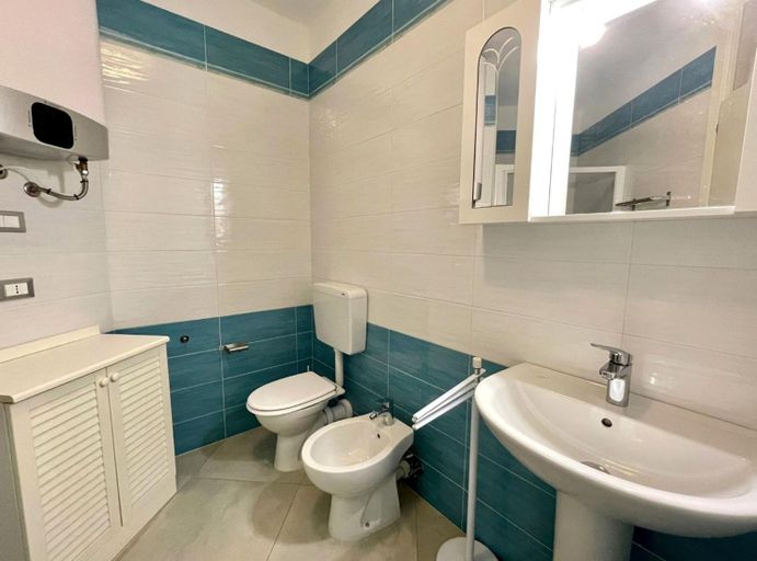 Bathroom 3, Beachfront Apartment With Sea View, Venezia