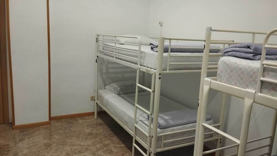 Room 5, Hostel Travelers Inn, Madrid