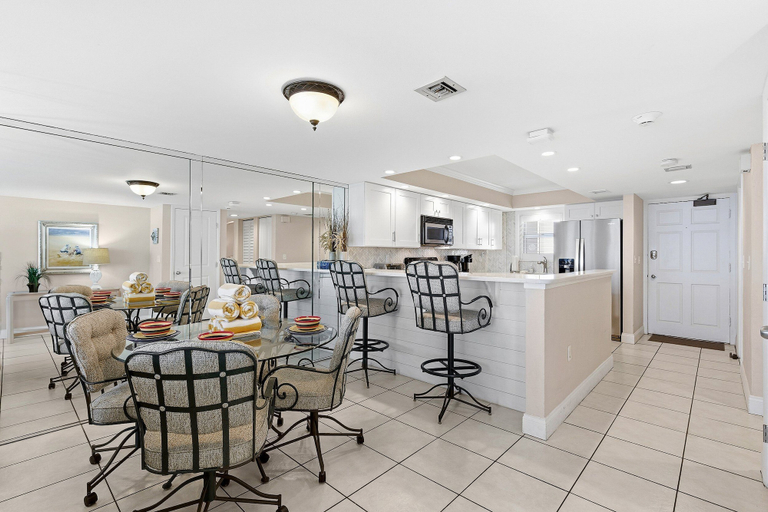 Room 3, Daytona Shores Club, Volusia