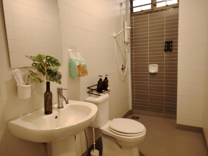 Bathroom 4, A03 Palazio Apartment Studio 2 pax Mount Austin, Johor Bahru