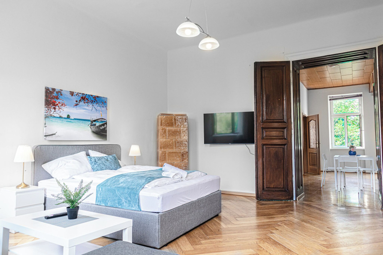 Room 4, 2BR Apartment Steps From AKH Center, Wien