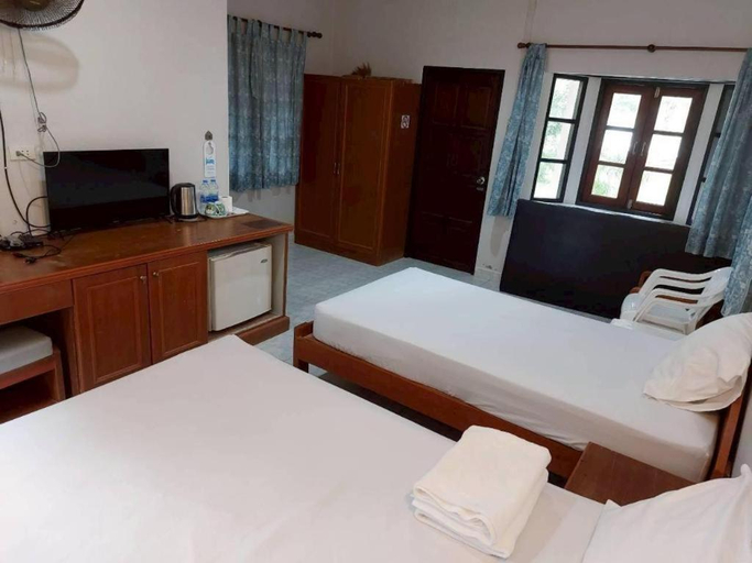 Bedroom 2, Chill Beach Resort, Pathiu