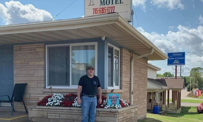 Exterior, Lakeside Motel, Ashland