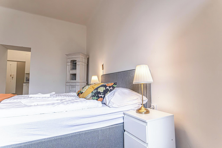 Room 3, Pretty Apartment Near AKH Center Access, Wien