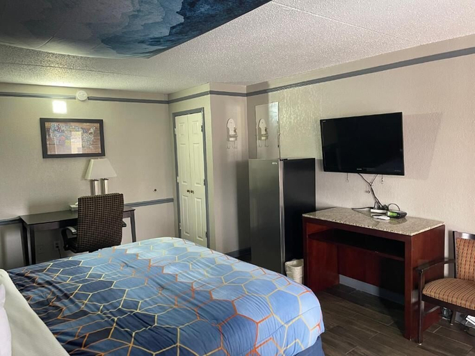 Bedroom 5, Kings Inn, Shelby