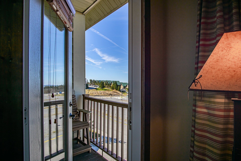 Interior 3, Soaring Eagle 414, Pocahontas