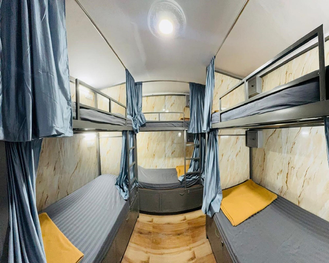 Room 5, Blue Top Dormitory, Mumbai Suburban