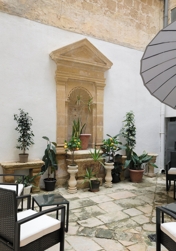 Terrace/patio 4, Classic APT with Internal Court Yard