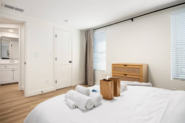 Room 1, The Silo 6 - Modern Abode, Tazewell