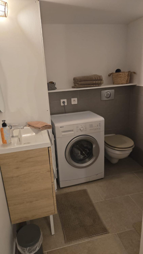 Bathroom 3, Le Nid, Vaucluse
