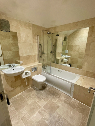 Bathroom 5, The Dawson Hostel, Dublin