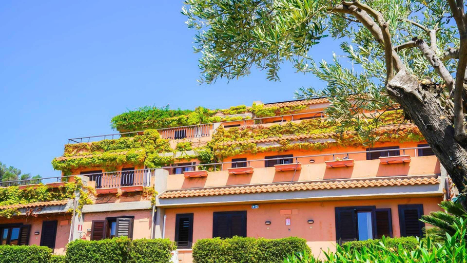Exterior 2, Aura Club Porto Rhoca, Catanzaro