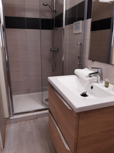 Bathroom, Auberge La Folie, Bouches-du-Rhône