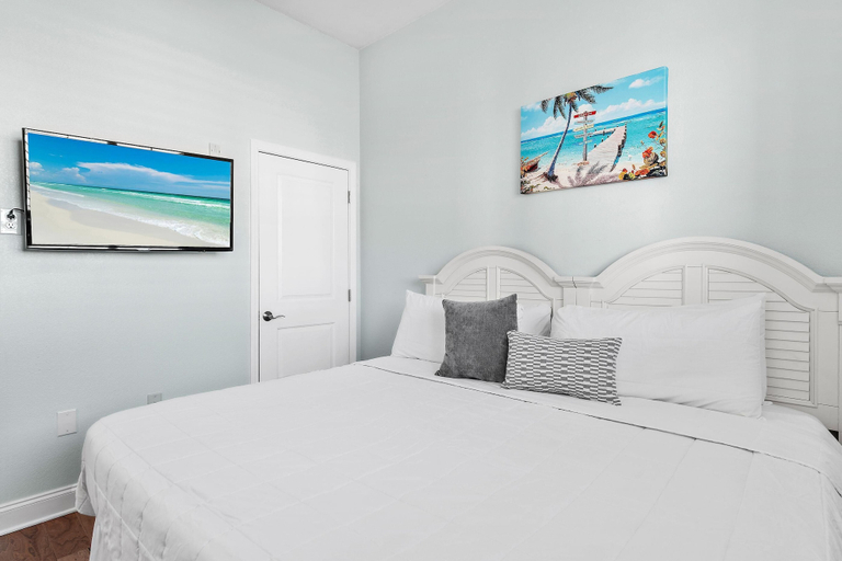 Bedroom 4, Alerio C202, Walton