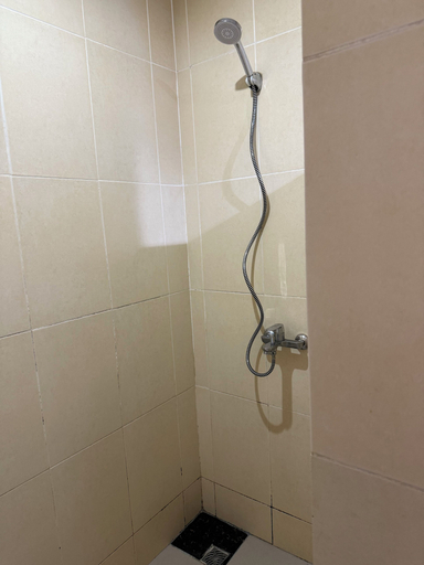 Bathroom 4, Lizzy Complex East Legon, Accra