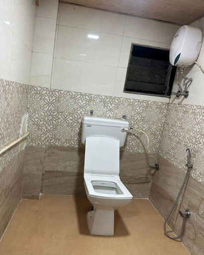 Bathroom 3, Blue Top Dormitory, Mumbai Suburban