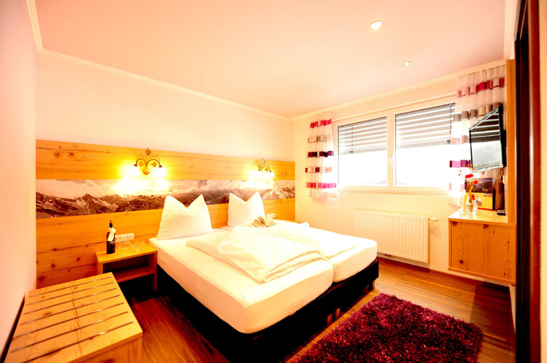 Bedroom 2, Hotel-Gasthof zum Schwanen, Reutte