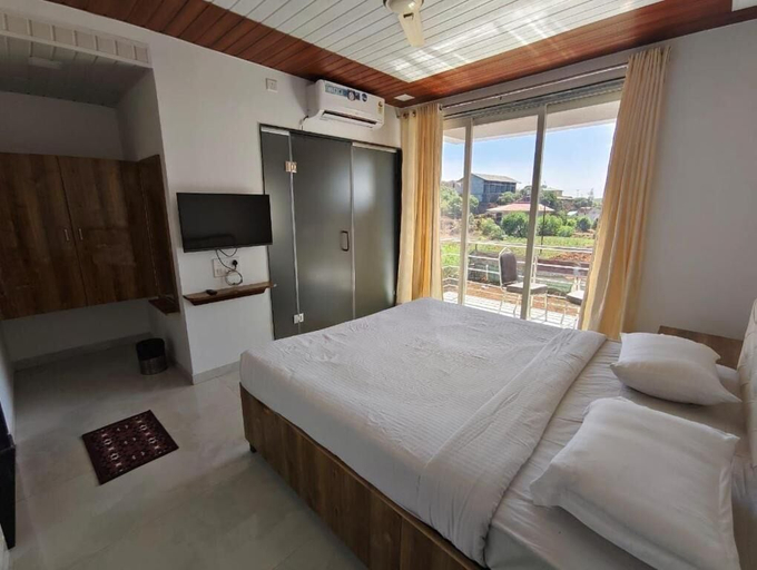 Room 5, Hotel Winter Cloud, Satara