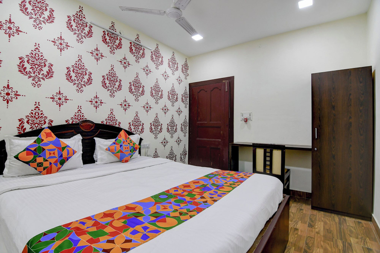 Room 5, Fabhotel Springwood, North 24 Parganas