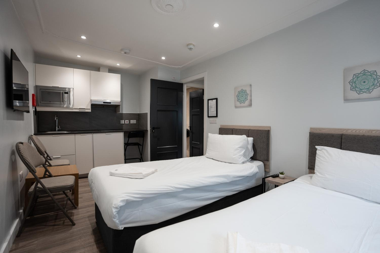 Bedroom 2, Hyde Park Budget Apartments, London