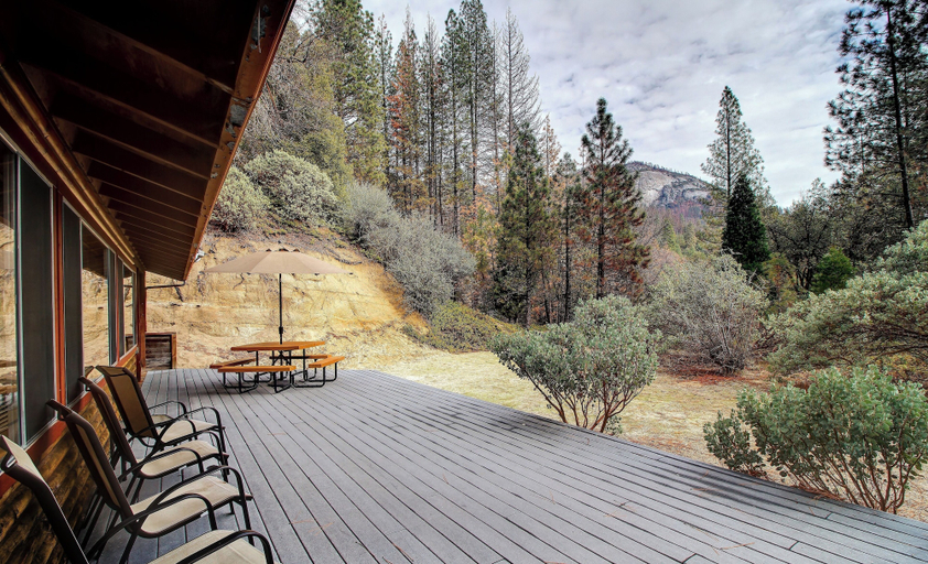 Exterior & Views 1, Longview, Mariposa