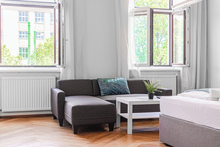 Room 3, 2BR Apartment Steps From AKH Center, Wien
