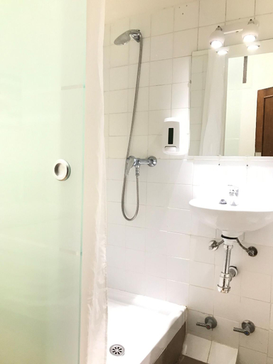 Bathroom 3, Hostal La Mexicana, Cantabria