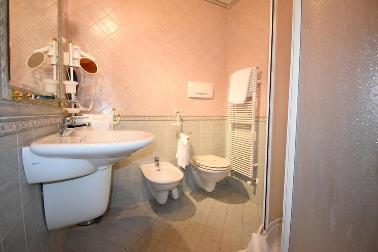 Bathroom 5, Palazzo Sottile Meninni, Bari