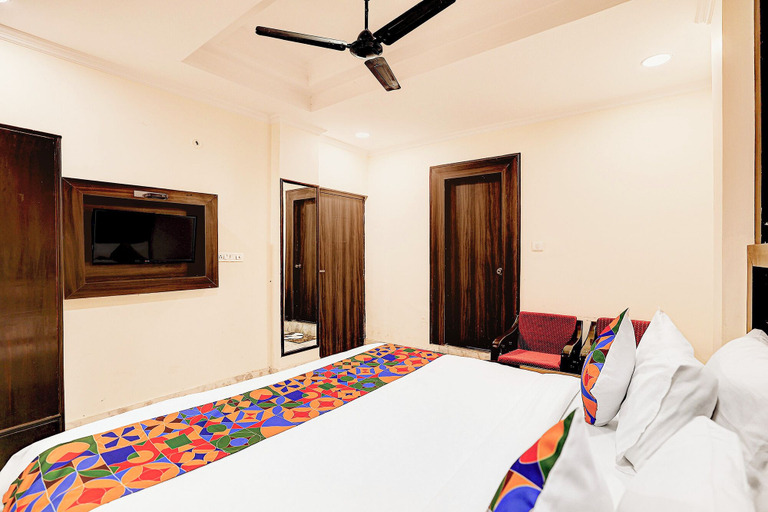 Room 3, FabHotel Comfort Stay I - 700m from Metro Multispeciality Hospital Noida, Gautam Buddha Nagar