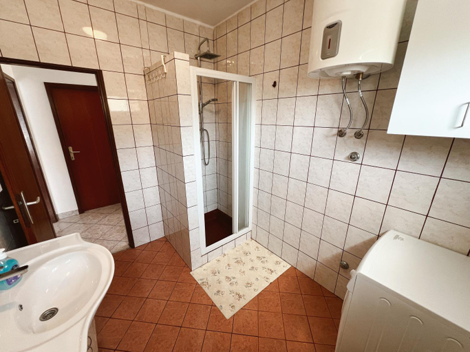 Shower 5, Apartments Nediljka - Dolac, Primosten, Primošten