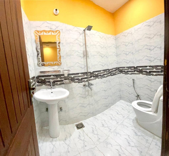 Bathroom 3, Makkah Tower Hotel, Lahore