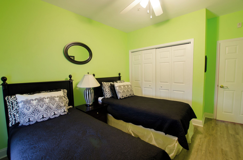 Interior 3, Coconut Grove - 403, Horry