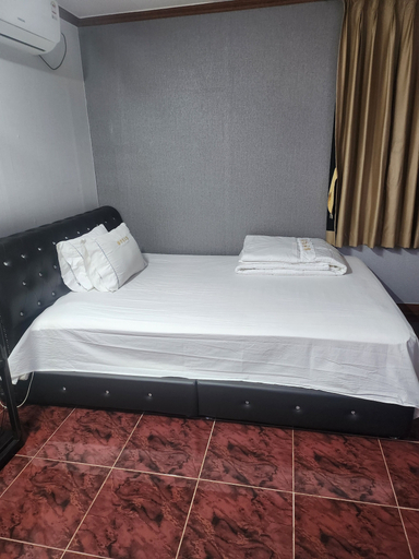 Bedroom 4, Busan Station Centum Hotel, Dong