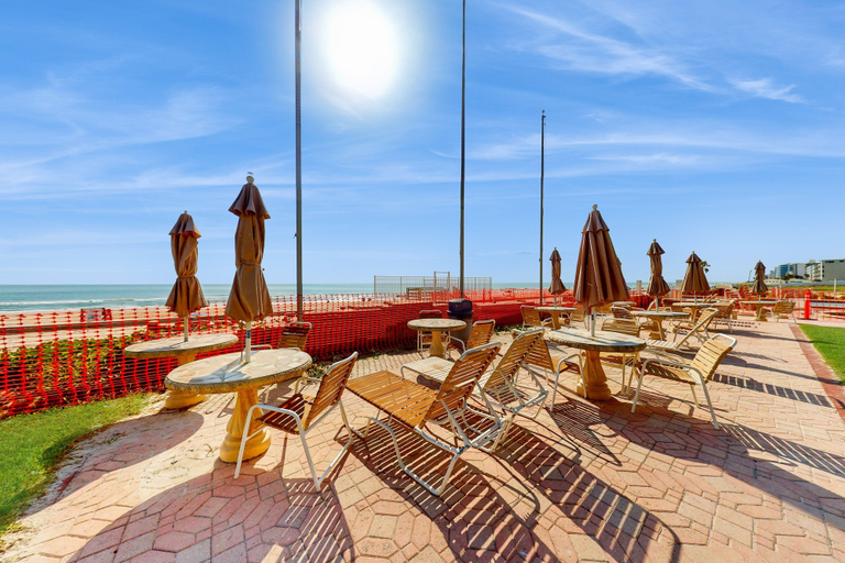 Outdoor dining, Daytona Ocean Jewels, Volusia