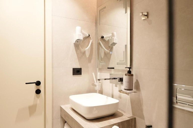 Bathroom 2, Hotel Natica, Sarandës