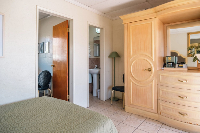 Room 5, Black Meadow Landing, San Bernardino