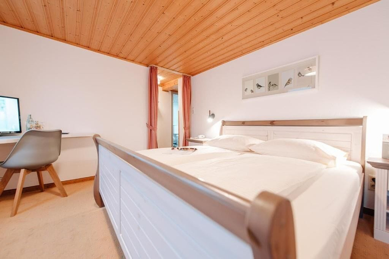 Bedroom 4, Löwen Hotel & Restaurant, Kitzingen