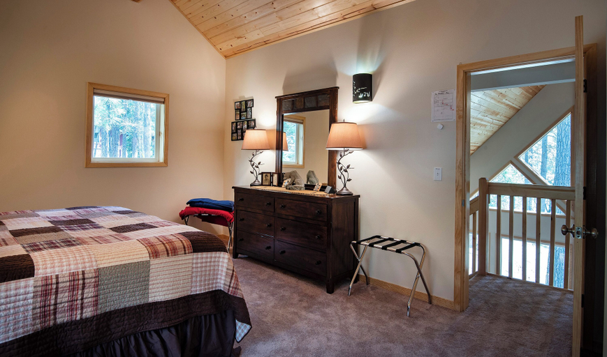 Interior 5, Margaret's, Mariposa