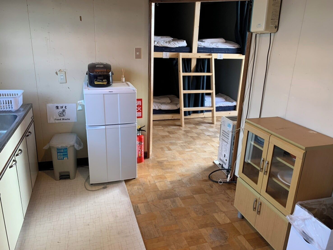 Room 2, TRAVELRS INN minamioodori - Hostel, Kushiro City