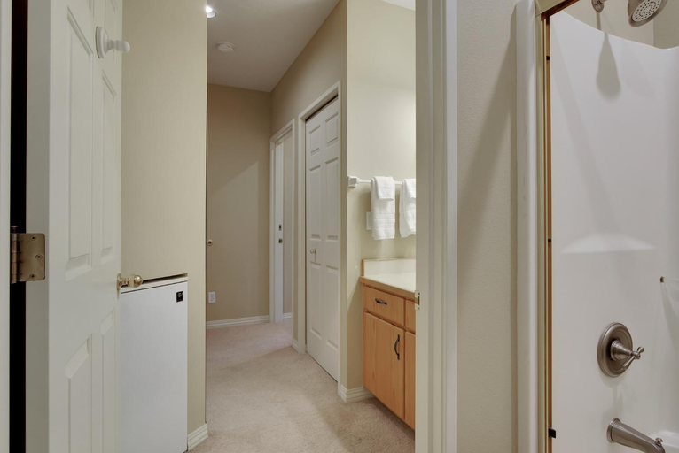 4, River Ridge 316B, Deschutes